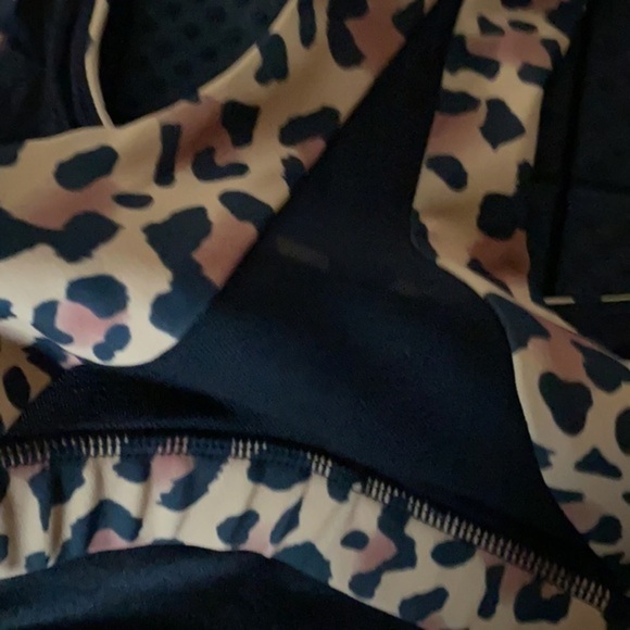 Sports Bra leopard/Cheeta print Size Medium Runs Small - Picture 3 of 4